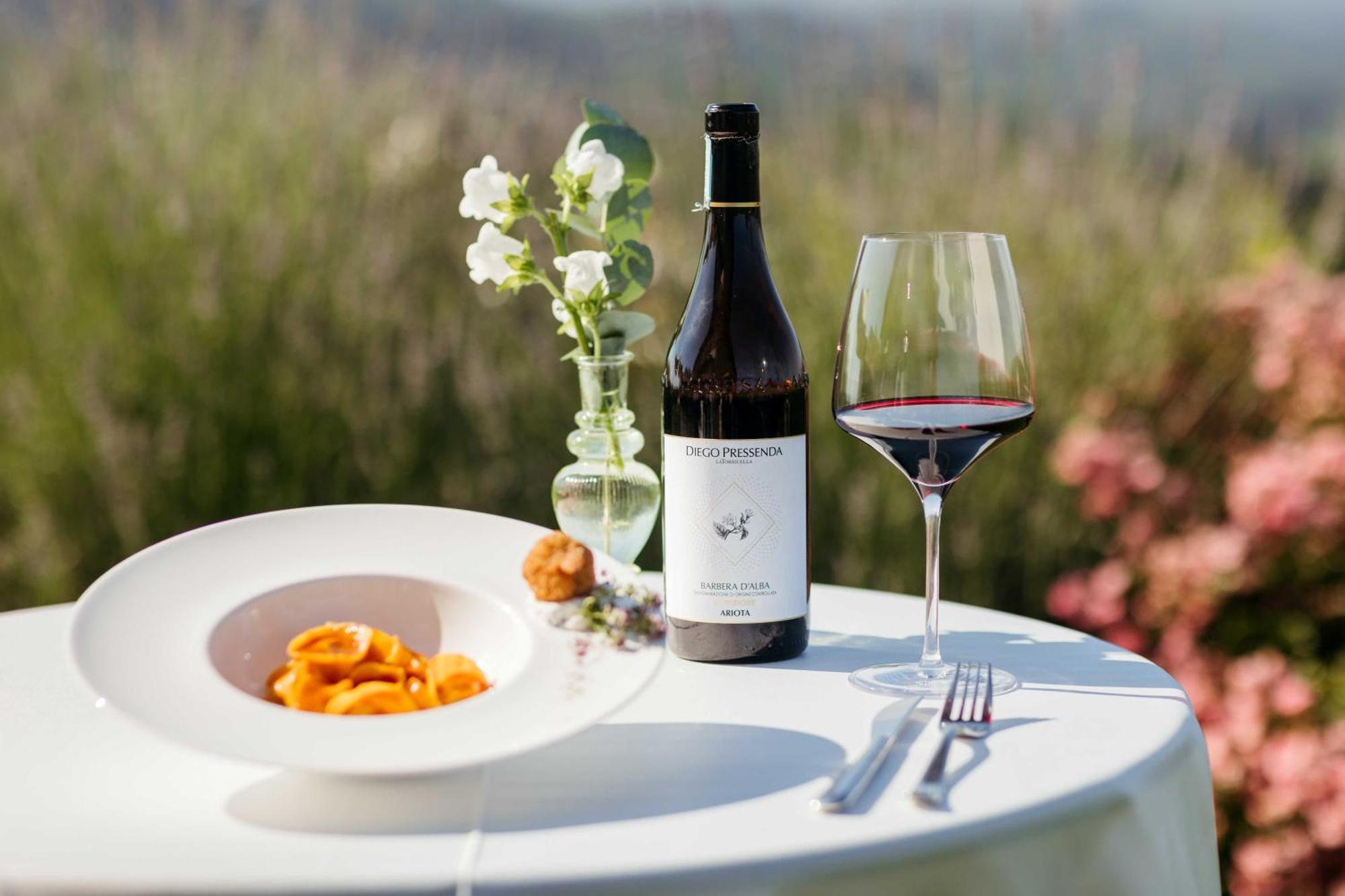 Agriturismo La Torricella Monforte dʼAlba Eksteriør bilde