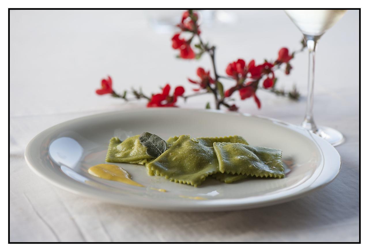 Agriturismo La Torricella Monforte dʼAlba Eksteriør bilde